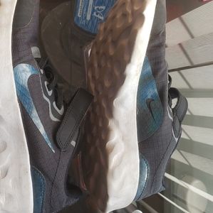 Nike girls shoes 2.5